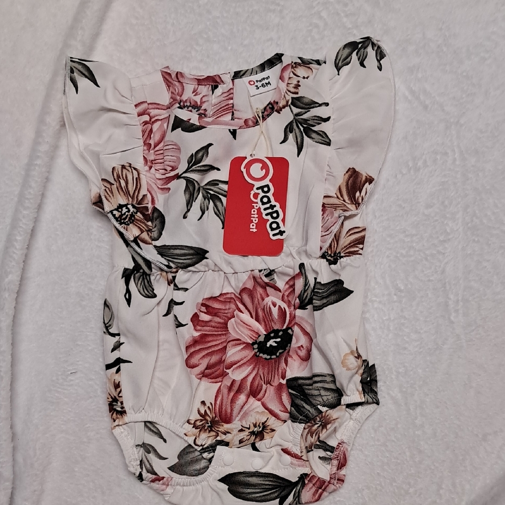 NWT PatPat Floral Baby Romper with Ruffled Sleeves